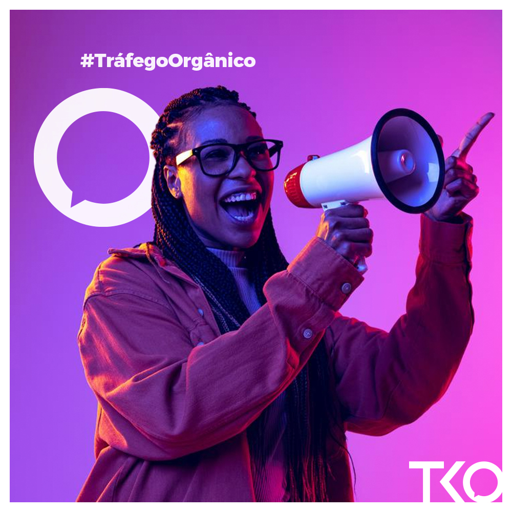 Mulher negra com um megafone